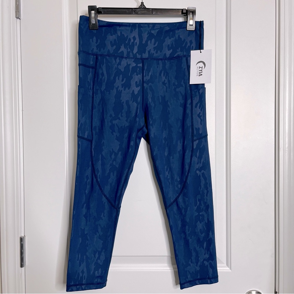 ZYIA Dark Navy Camo Pocket Light N Tight Hi-Rise Capri 20”